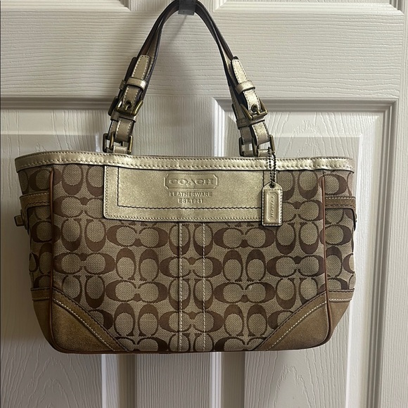Authentic Coach Signature Jacquard Shoulder Bag - Picture 1 of 14